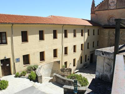 Imagen La Diputación abre una nueva convocatoria de cincuenta becas para la IE University