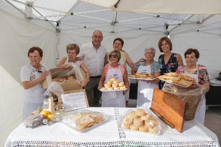Imagen Abades encara la cuarta feria que tiene a hojuelas y florones como protagonistas de sabor y solidaridad en la séptima parada de la Caravana de Alimentos de Segovia